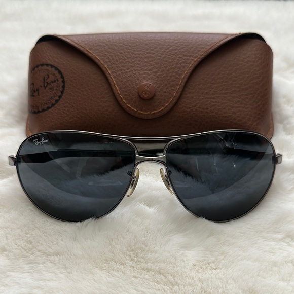 Ray-Ban Aviator Sunglasses with Black Lenses and Brown Case - Picture 1 of 5